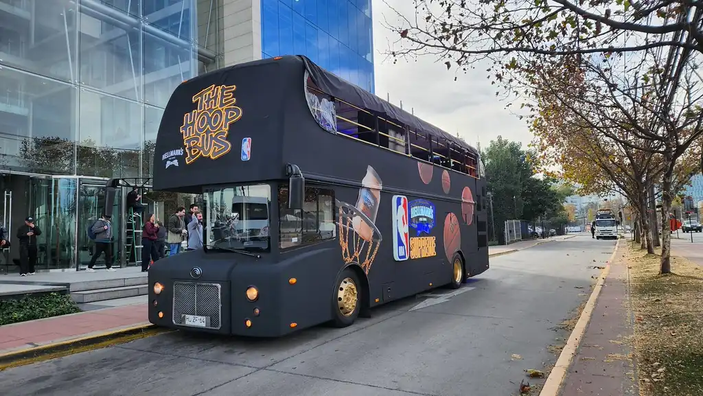 Hellmanns Supreme se tomo las calles de Santiago al estilo NBA